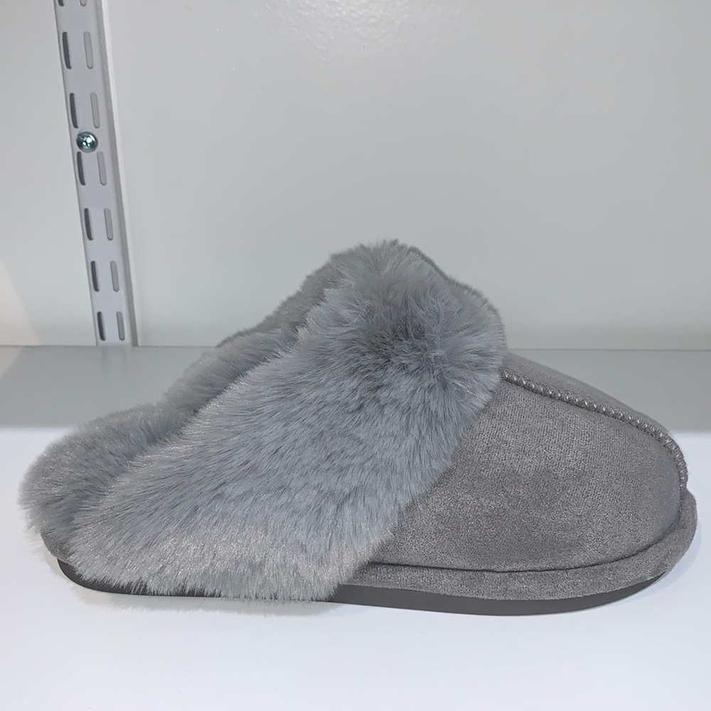FUZZY GREY FUR SLIPPERS